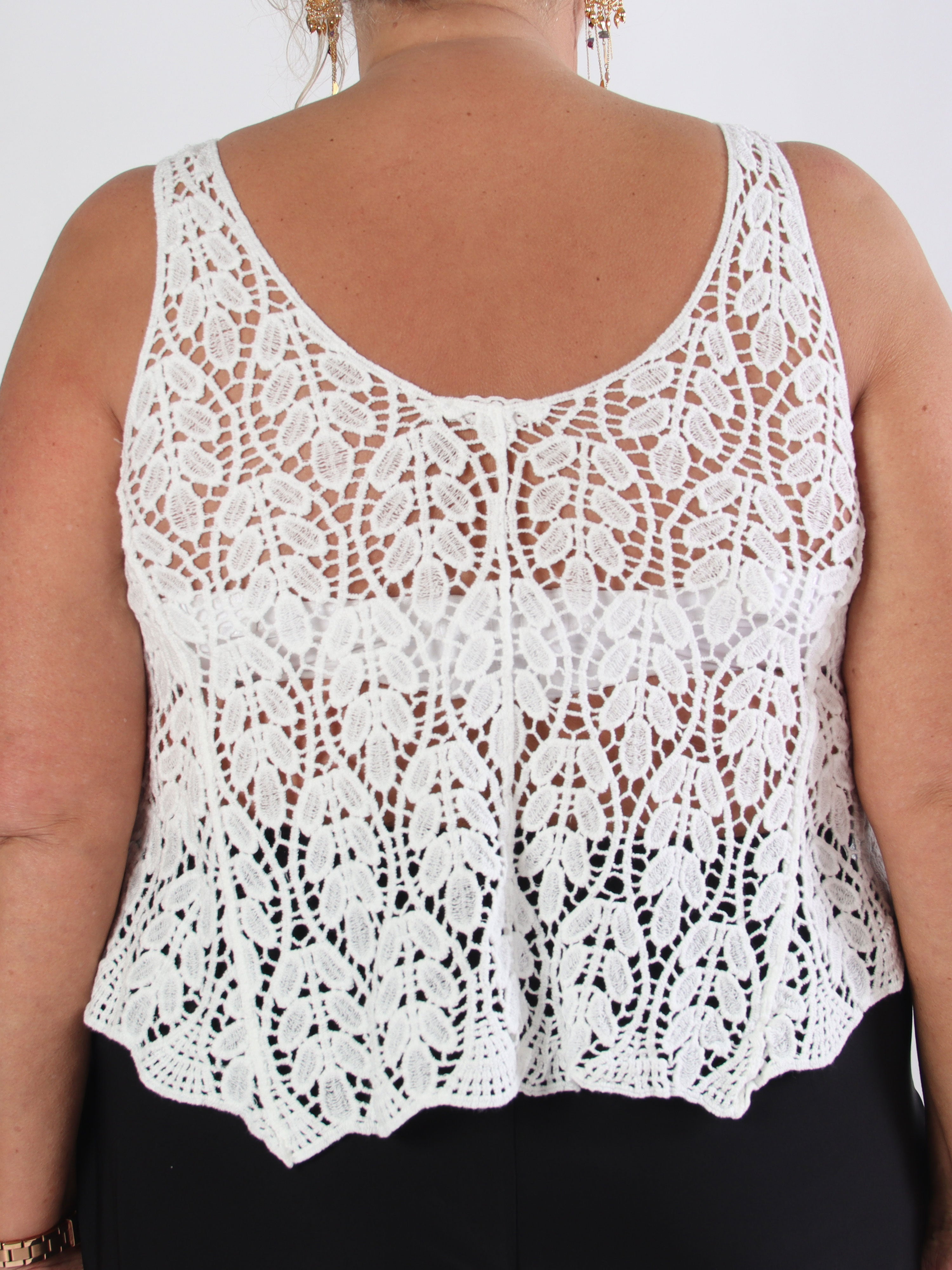 Ida - Sød broderet top i bomuld